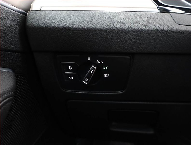 Volkswagen Passat (2016) 2.0 TDI, Automat, Serv.kniha - fotka 15 z 18