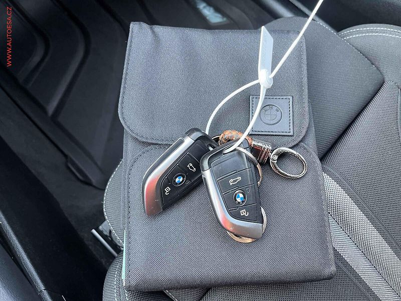 BMW X1 (2018) 2.0d sDrive18d, ČR, AT, navi - fotka 15 z 15
