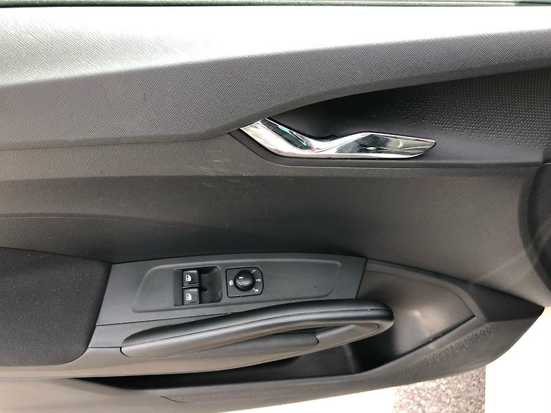 Škoda Fabia 1.0 MPi ACTIVE - fotka 15 z 28