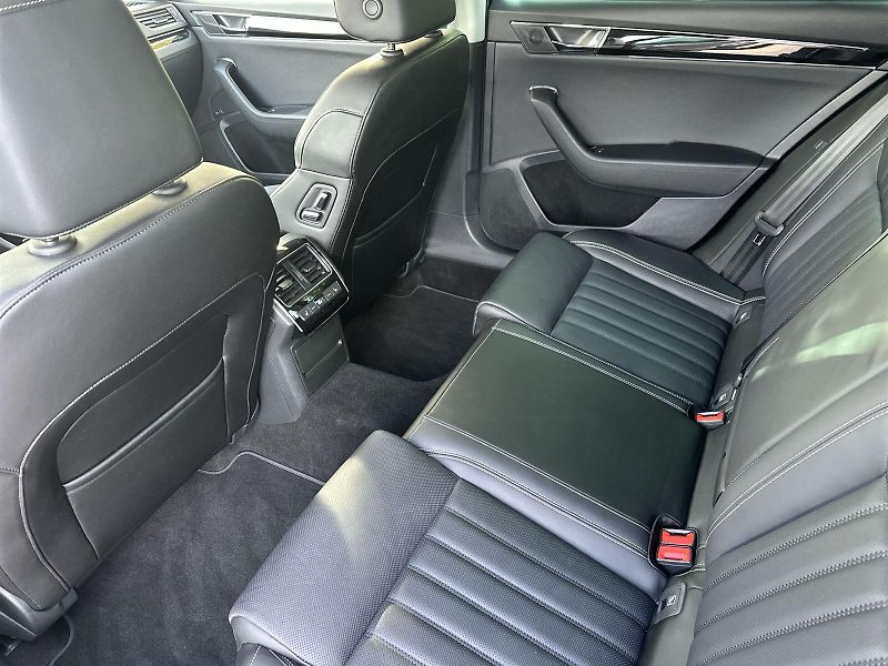 Škoda Superb (2023) Combi 2.0 TDI DSG L&K - fotka 9 z 39