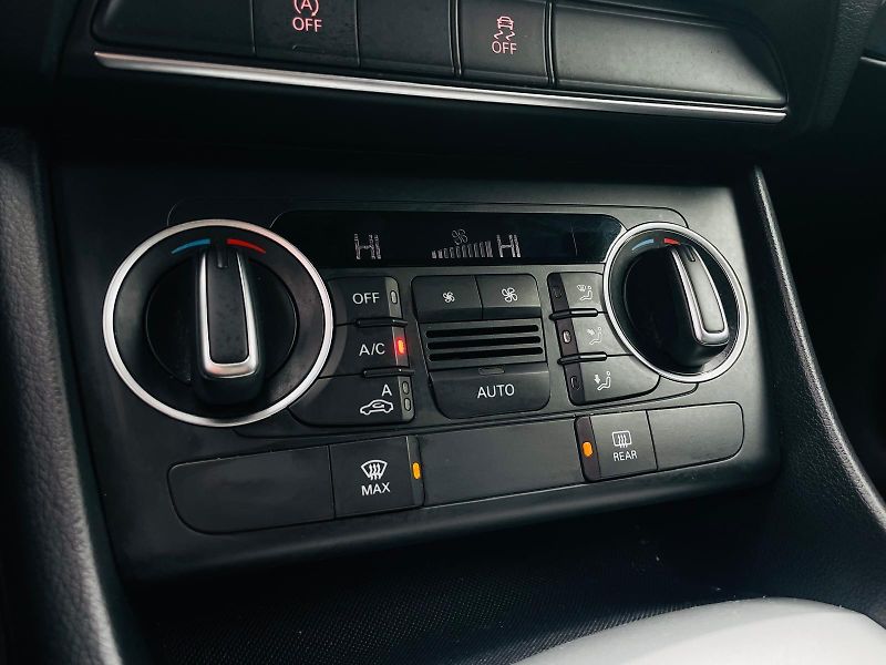 Audi Q3 1.4TFSI MAN SERVISKA TAŽNÉ - fotka 35 z 39