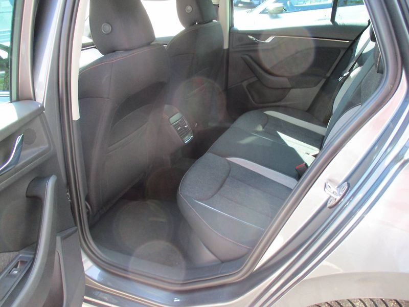 Škoda Kamiq Top Selection 1,0 TSI/85 kW au - fotka 13 z 15