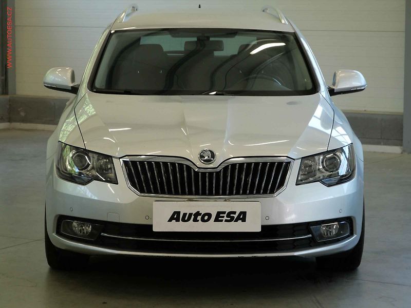 Škoda Superb (2015) 2.0 TDi 4x4, L&K, DSG, bixen - fotka 2 z 23