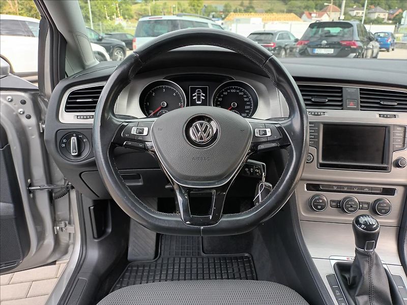 Volkswagen Golf 1,6 TDI,81KW,4X4,NAVI,SERVISKA - fotka 13 z 49