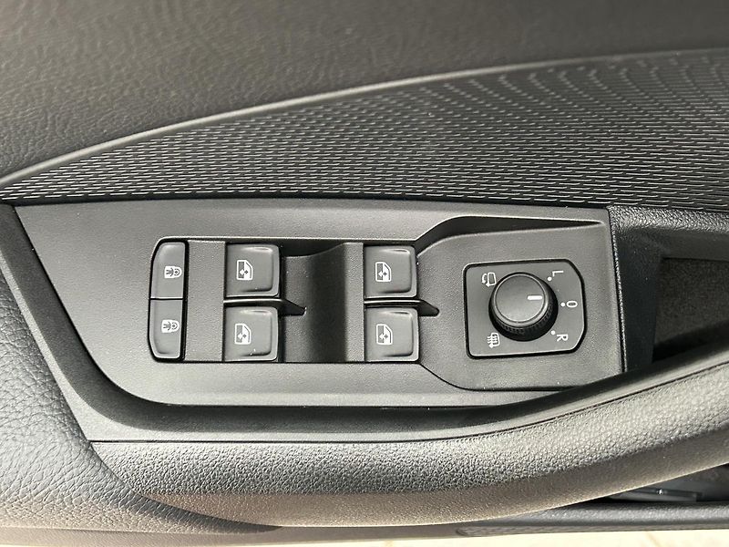Škoda Octavia 1.5 TS EXLUSIVE SELECTION - fotka 14 z 29