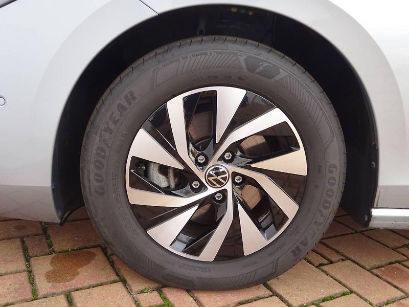 Volkswagen Passat (2024) 1,5 eTSi/ 110kW DSG Business - fotka 12 z 26
