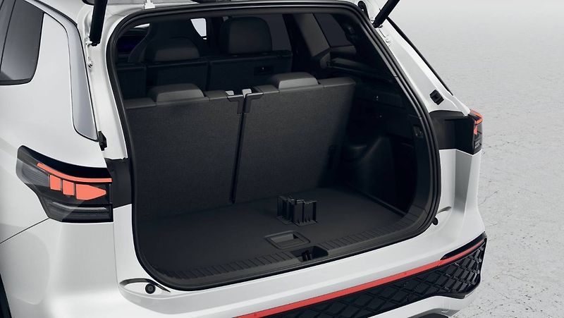 Volkswagen Tayron (2026) R-Line People 7DSG 4 2,0TSi - fotka 4 z 6