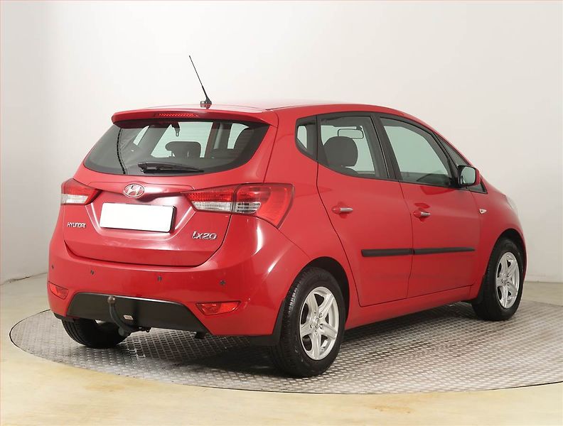 Hyundai ix20 (2014) 1.4 CVVT, Park. senzory - fotka 5 z 16