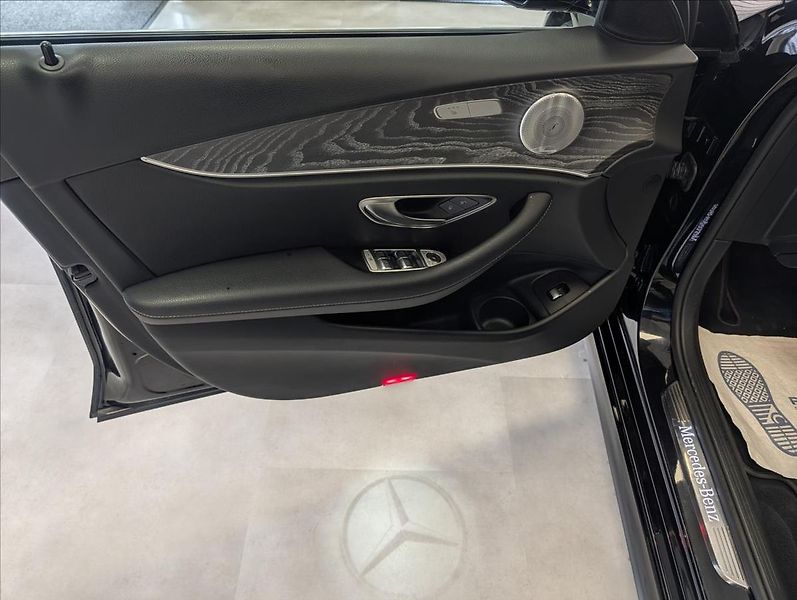 Mercedes-Benz Třídy E E300 DE EQ POWER 225 KW AMG - fotka 13 z 41