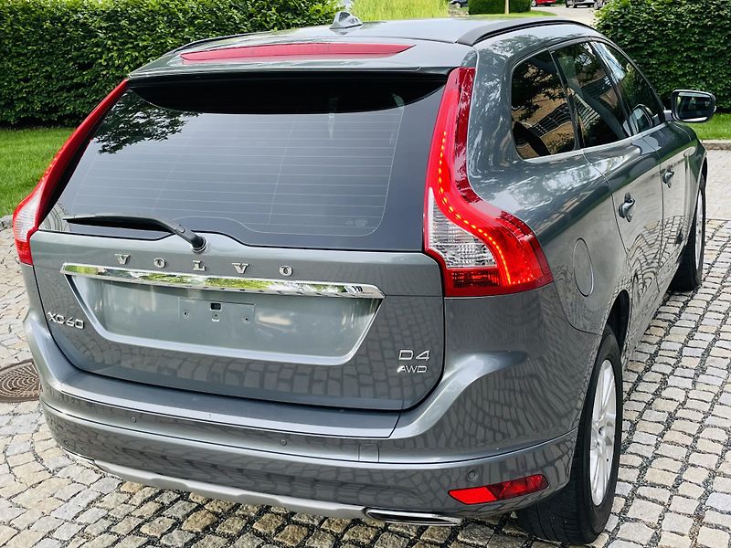 Volvo XC60 2.4D 5VÁLEC 1.MAJITEL SERVISKA - fotka 13 z 43