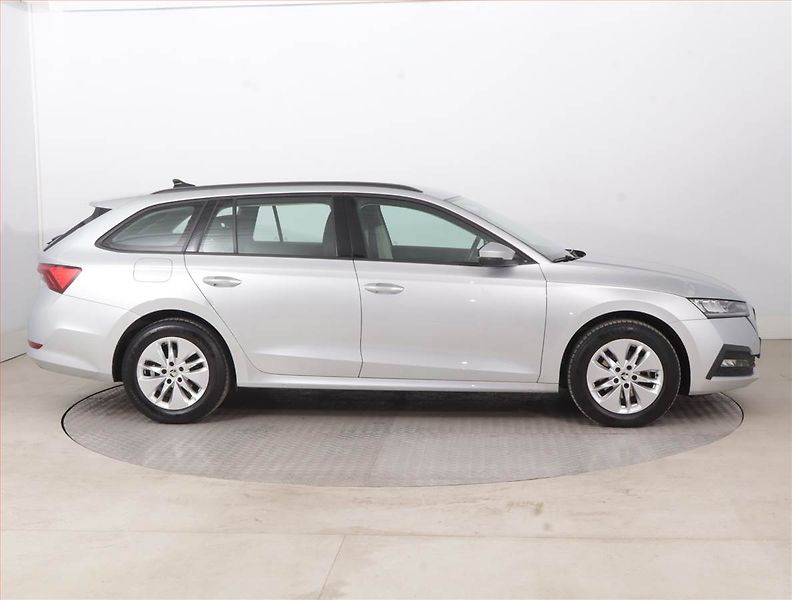 Škoda Octavia (2022) Ambition 2.0 TDI, ČR,1.maj - fotka 6 z 15