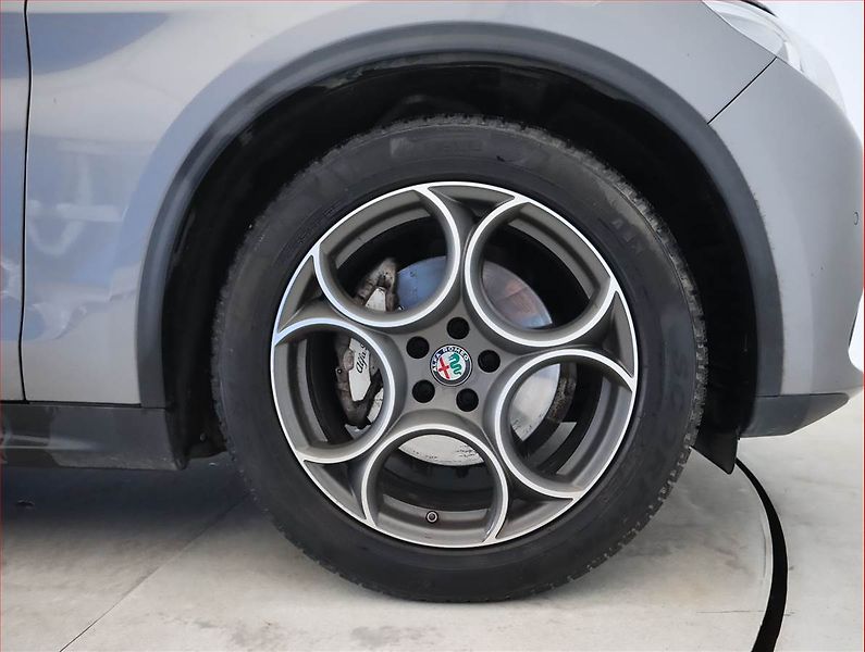 Alfa Romeo Stelvio (2018) 2.2 Diesel, Automat, Kůže - fotka 14 z 20