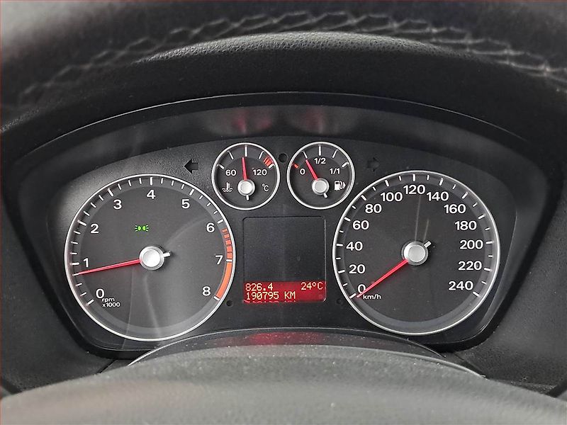 Ford Focus (2007) 1.6 16V, slušný stav - fotka 11 z 17