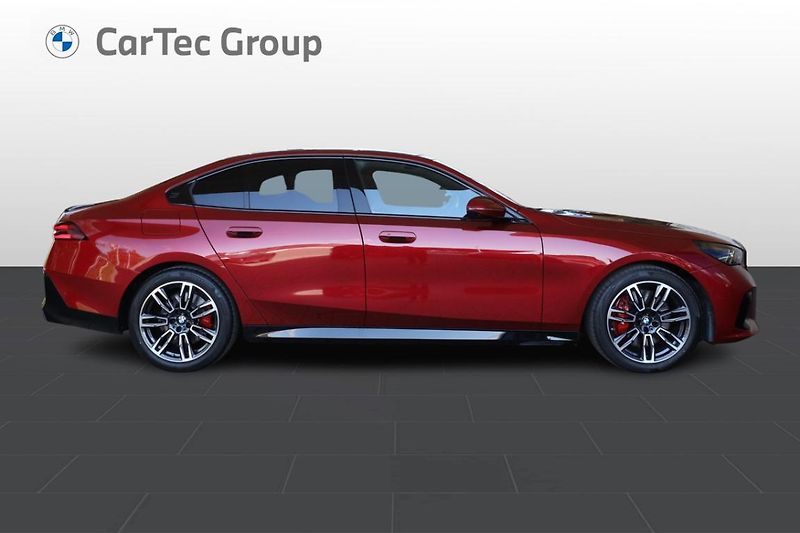BMW Řada 5 540d xDrive Sedan - fotka 4 z 27
