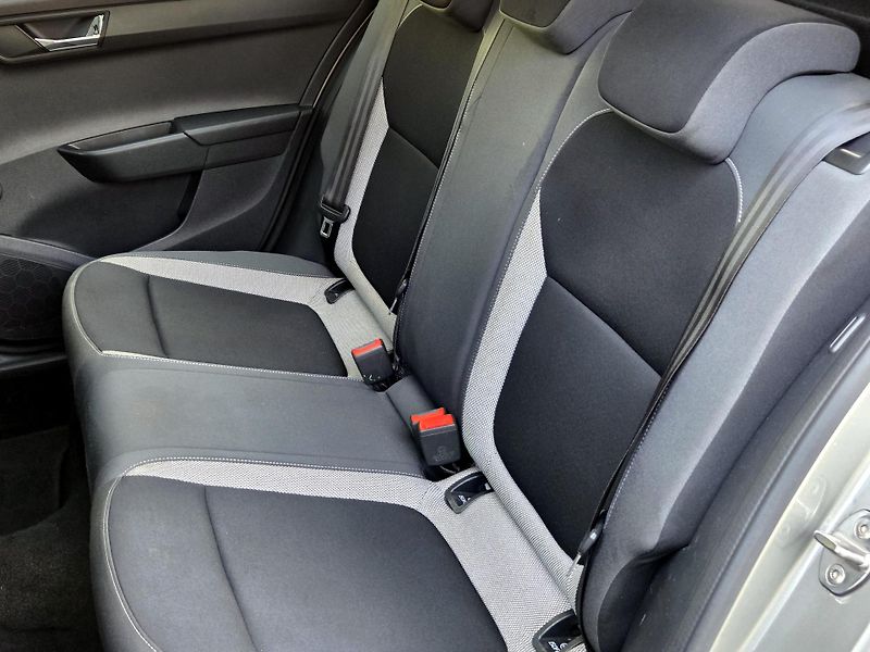 Škoda Fabia PANORAMA,SERV.KNÍŽKA 1.MAJ   - fotka 17 z 42