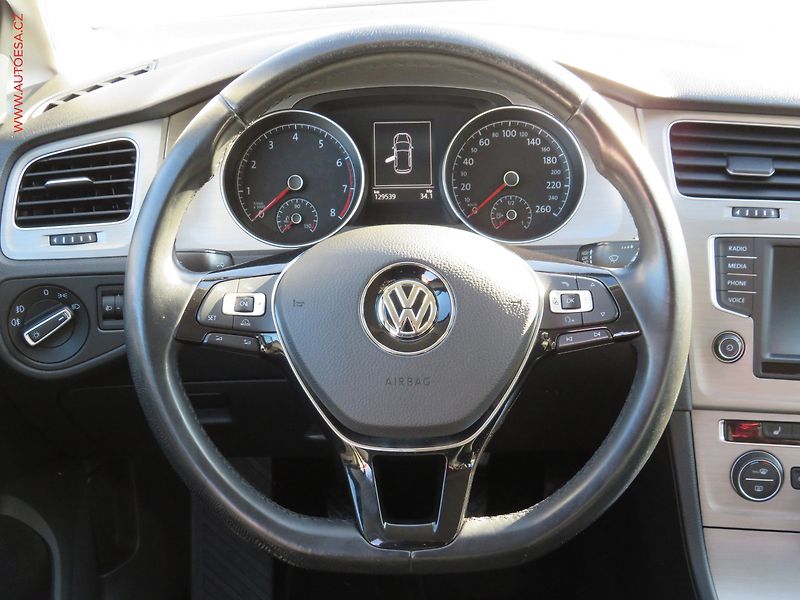 Volkswagen Golf (2016) 1.4TSi, R-line, navi - fotka 14 z 27