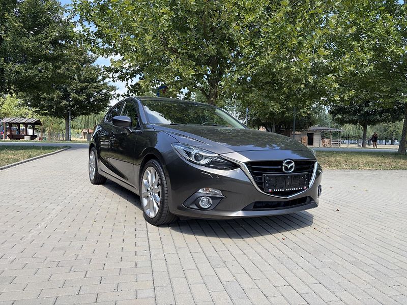 Mazda 3 2.0 Sports-Line - fotka 17 z 31