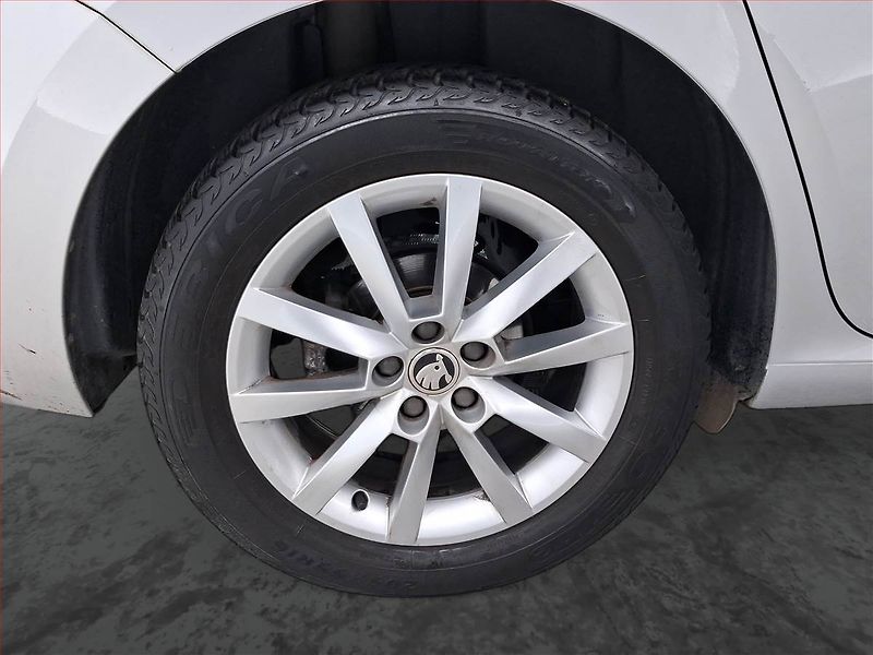 Škoda Scala (2019) Ambition 1.0 TSI, Tempomat - fotka 14 z 18
