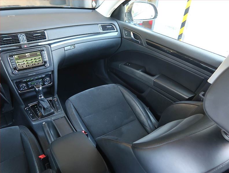 Škoda Superb (2014) 2.0 TDI, Automat, Navi, Xenony - fotka 8 z 21