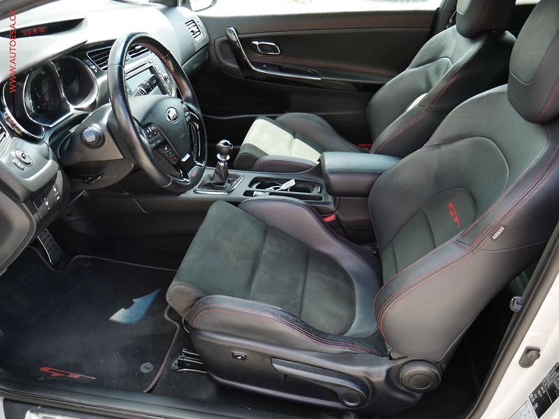 Kia Ceed (2014) 1.6T-GDi, AC, navi, park - fotka 9 z 20