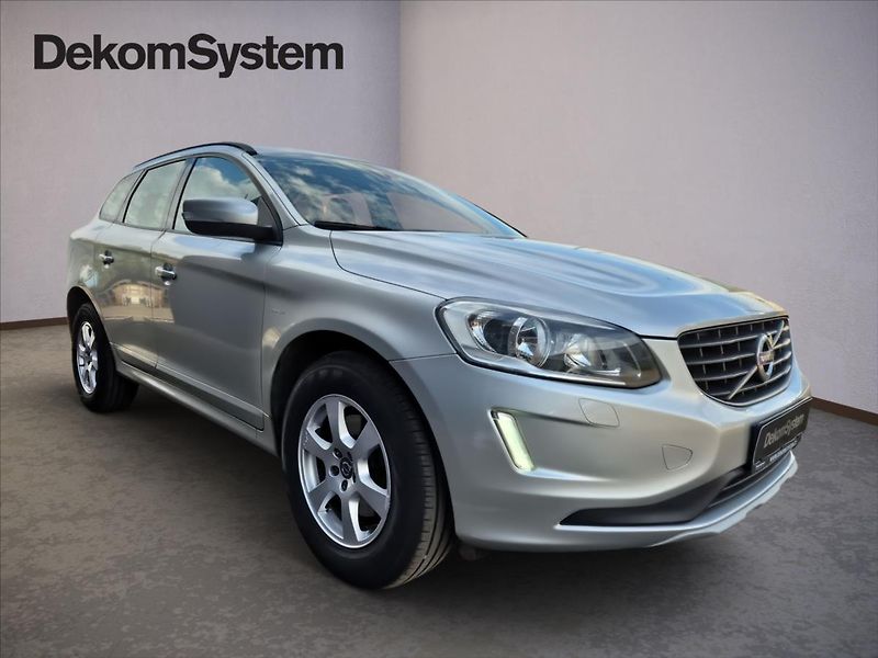 Volvo XC60 2,0 D4 FWD - fotka 2 z 18