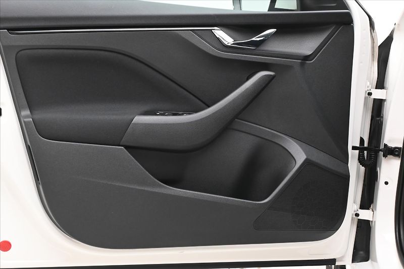 Škoda Kamiq 1,0 TSI 81 kW Ambiente Záruka - fotka 24 z 30