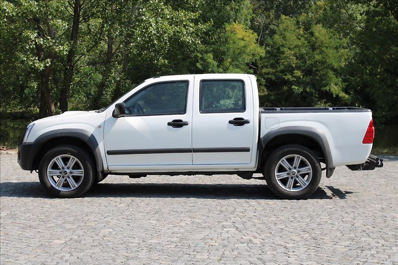Isuzu D-Max 3.0 TD / 4x4 / 120kW / Tažné - fotka 6 z 36