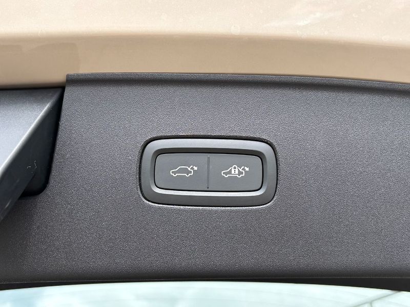 Volvo EX90 ULTRA TWIN MOTOR 335kW - fotka 24 z 30