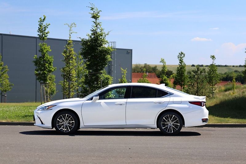 Lexus ES 300h 300h 2,5 HEV BUSINESS EDITION - fotka 25 z 25
