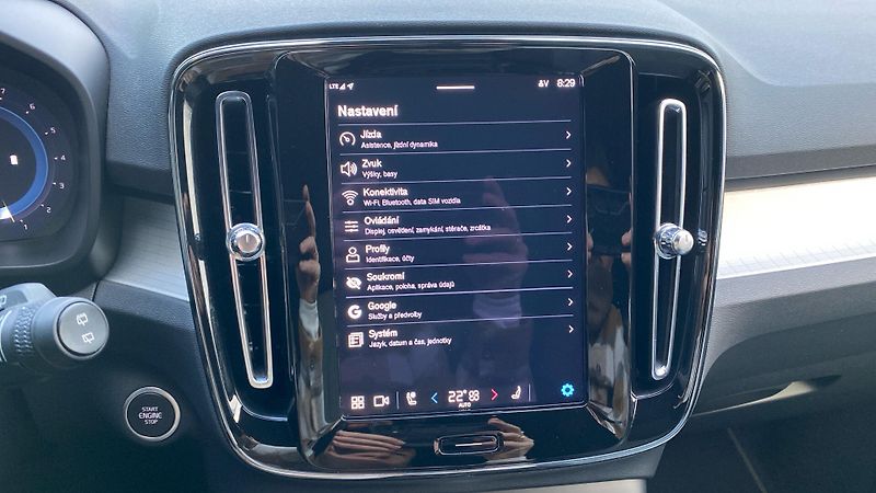 Volvo XC40 CORE, B3 FWD, 120+10 kW / 163+ - fotka 21 z 34