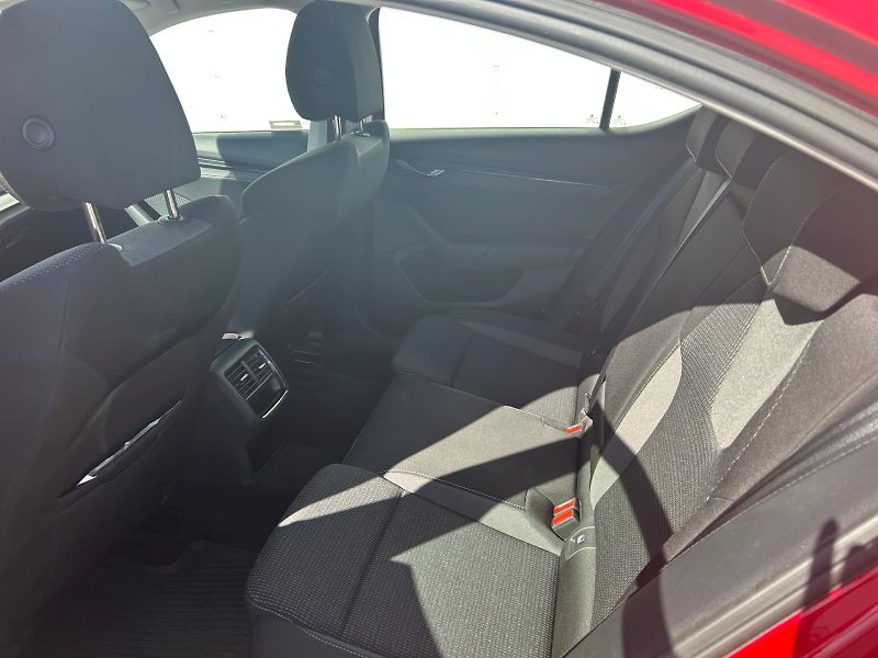 Škoda Octavia (2023) AMB TD 85/2.0 M6F - fotka 15 z 27