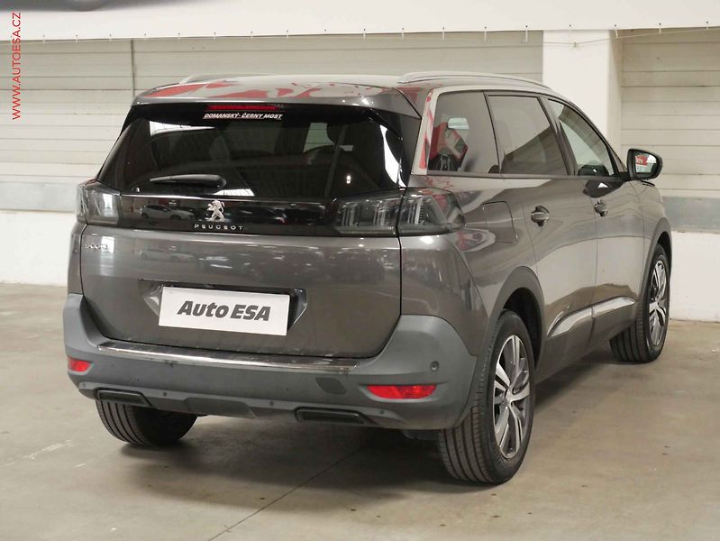 Peugeot 5008 (2022) 1.2 PT, 1.maj,ČR, Allure - fotka 6 z 23
