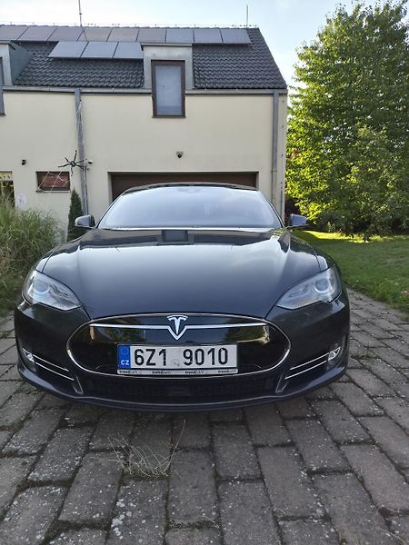 Tesla Model S (2016) P85D - fotka 3 z 16