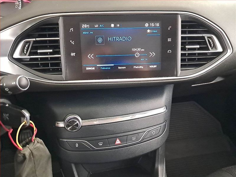 Peugeot 308 (2018) Active 1.2 PureTech, ČR,1.maj - fotka 12 z 20