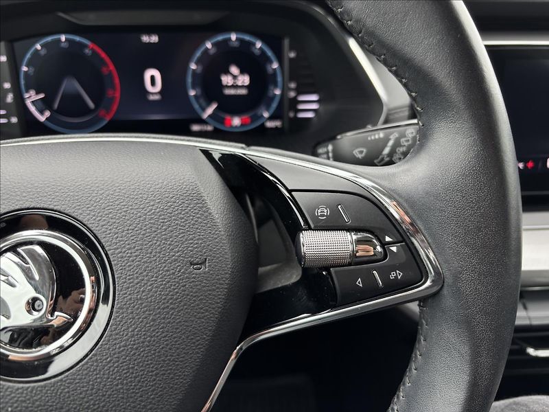 Škoda Octavia 2,0 TDI 85kW Ambition MAN - fotka 23 z 31