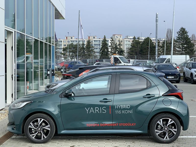 Toyota Yaris (2025) STYLE 1,5 HEV 116k AT - fotka 12 z 14