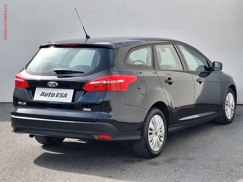 Ford Focus (2017) 1.0 EB, Trend, výhřev sed. - fotka 4 z 17