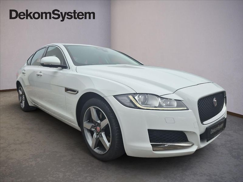 Jaguar XF 3,0 30d R-SPORT - fotka 2 z 20