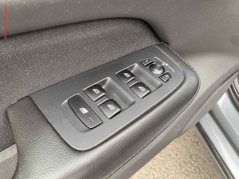 Volvo V60 (2018) 2.0d, Navi, LED, AC - fotka 13 z 18