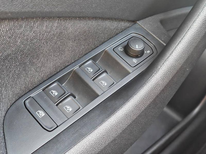 Škoda Scala Top Selection 6MP 1,0TSI - fotka 19 z 22