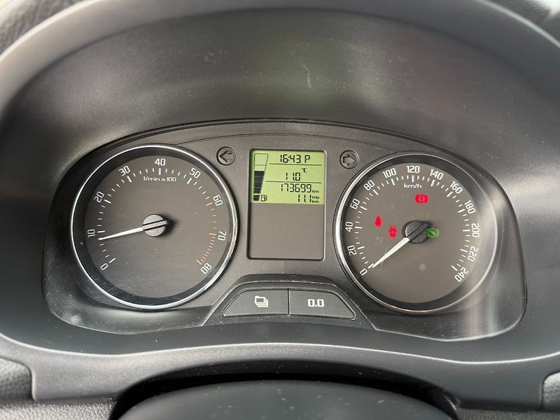 Škoda Roomster (2011) 1.2TSI 77kW *DSG*Klima*ALU* - fotka 12 z 21