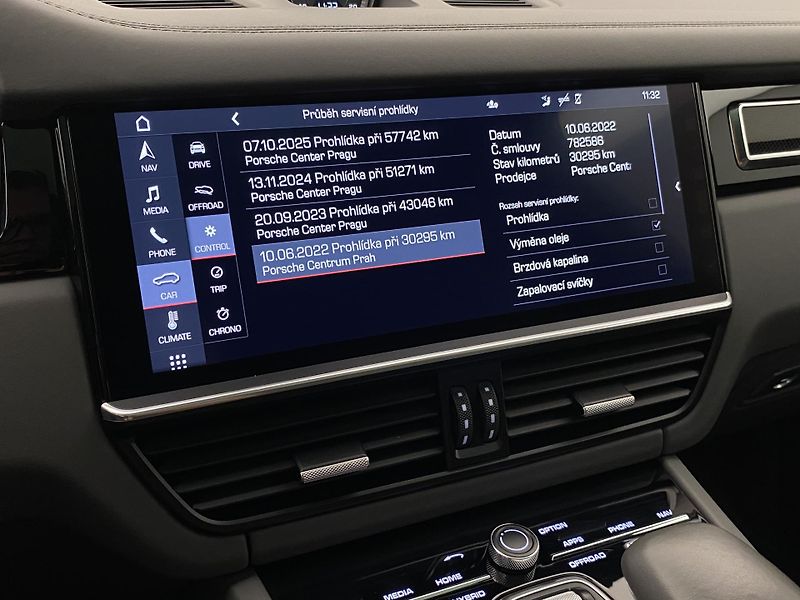 Porsche Cayenne E-HYBRID 250kW AWD AUT CZ - fotka 71 z 111