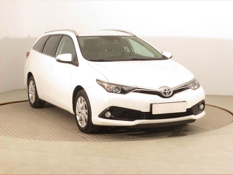 Toyota Auris (2017) 1.6 Valvematic, Serv.kniha - fotografie inzerátu