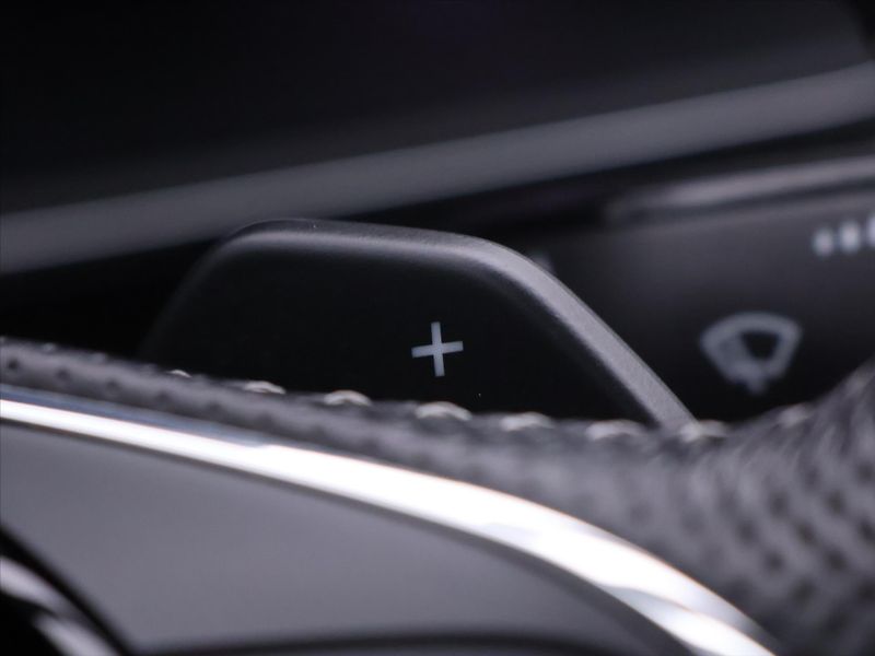 Škoda Superb 2,0 TDI 110kW SportLine Combi - fotka 19 z 38
