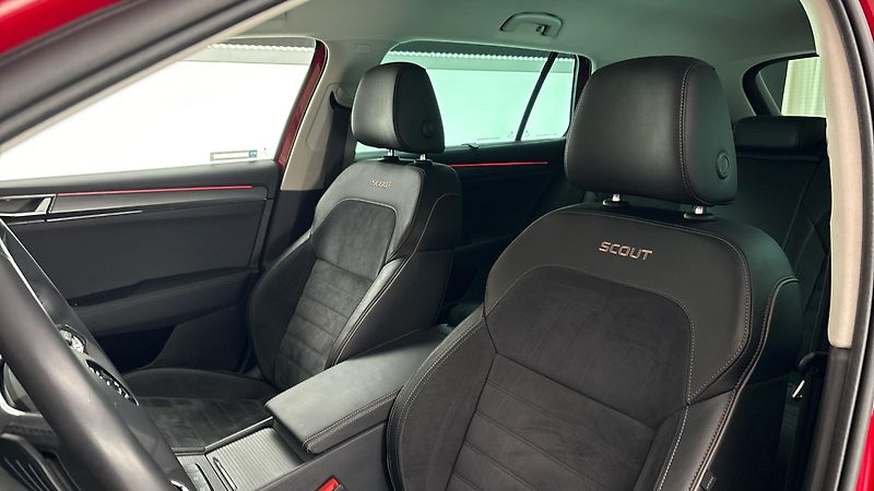 Škoda Superb 2.0 TDI DSG 4x4 Scout Combi - fotka 15 z 35