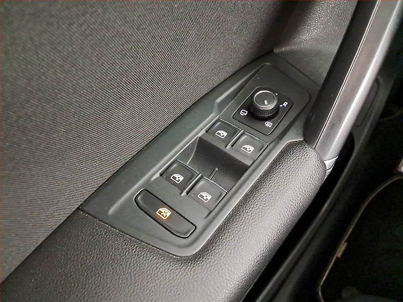 Volkswagen Tiguan (2018) 2.0 TDI, Automat, Serv.kniha - fotka 16 z 19