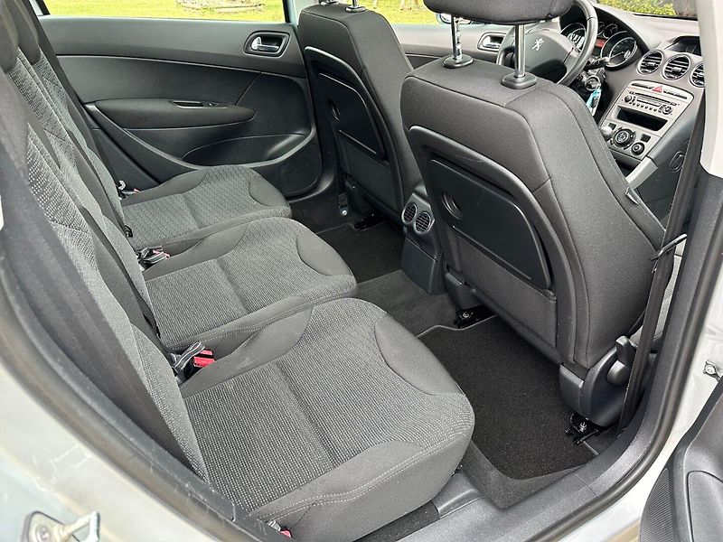 Peugeot 308 (2009) SW 1.6 16v 88kw - fotka 17 z 29