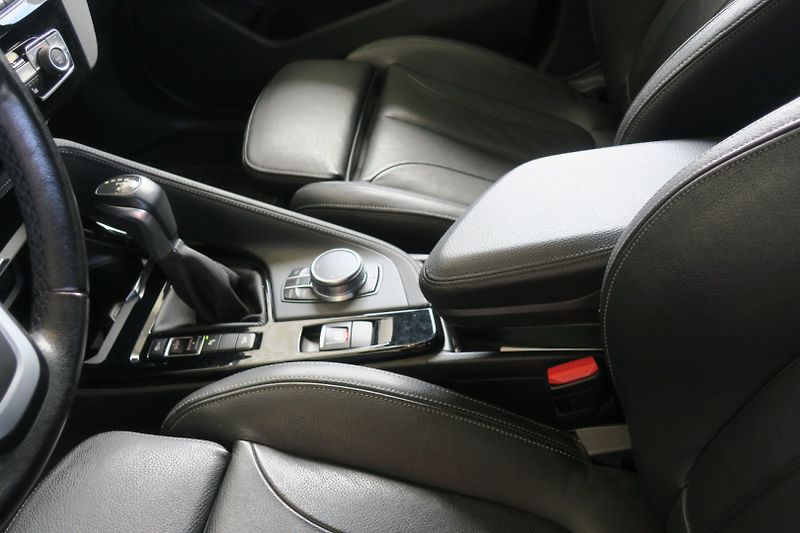 BMW X1 (2017) 2.0 xDrive25d SPORT LINE - fotka 33 z 48