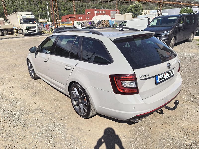 Škoda Octavia (2019) RS 2.0 - fotka 2 z 19