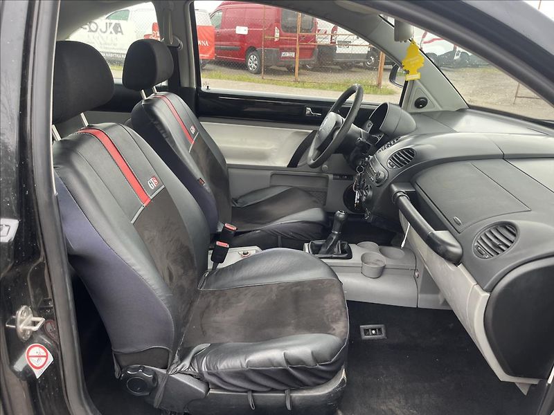 Volkswagen New Beetle 1,6 i STK 4/2028 EKO ZAPLACENO - fotka 11 z 28